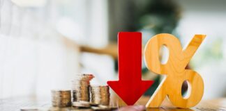 Dow Drops 500 Points as Shutdown Looms Dow Drops 500 Points as Shutdown Looms