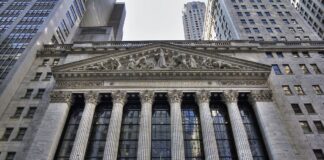 Wall Street Ends Year With Strong Gains