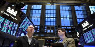 U.S. Stock Futures Rise Ahead of Key Economic Signals