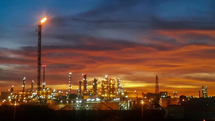 Oil Markets Jolt as War Risks Rise