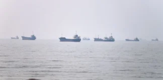 Trump Splits Gulf Deals From Iran Pressure